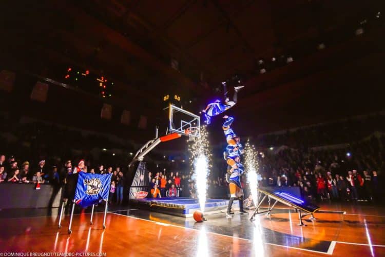 Acrobatic basketball barjots dunkers LED Light show