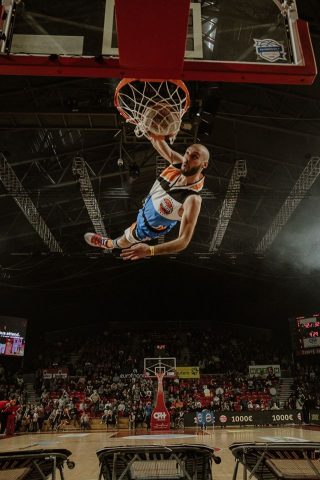 Ludo en dunk à Charleroi avec les Barjots dunkers