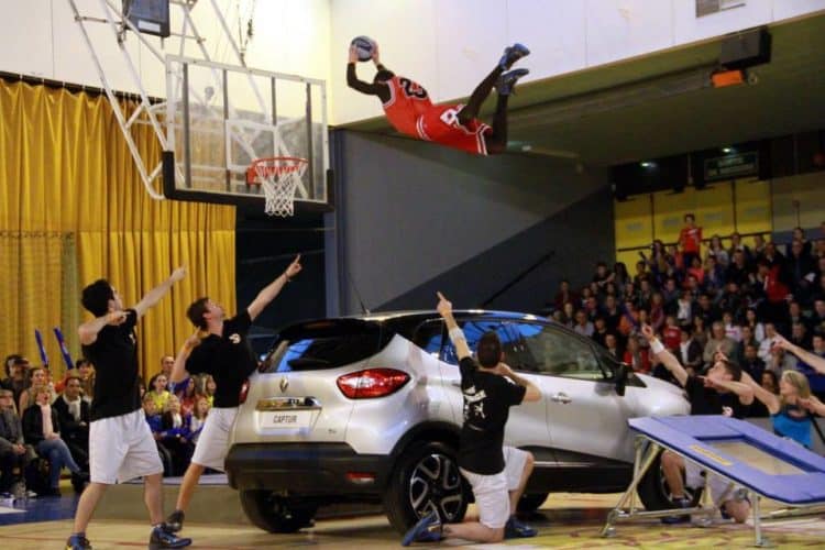 mickael jordan basket acrobatique