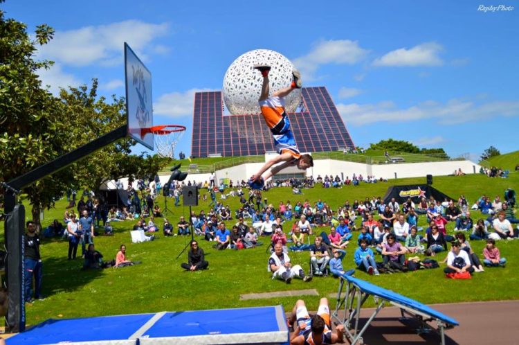 acrobatic basketball futuroscope