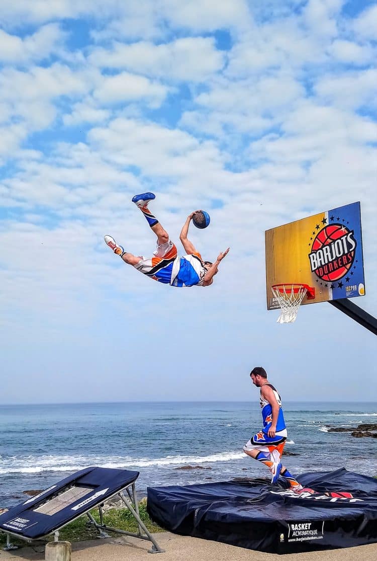 acrobatic basket ball sea