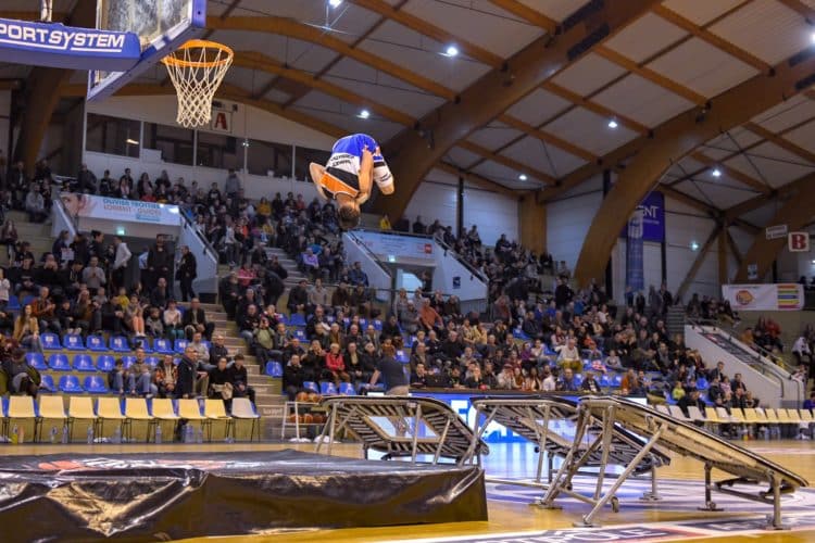 Barjots dunkers roi du basket acrobatique