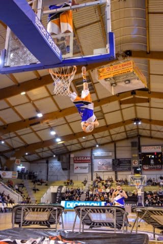 Barjots dunkers roi du basket acrobatique