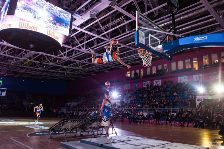 ACROBATIC BASKETBALL LEADER