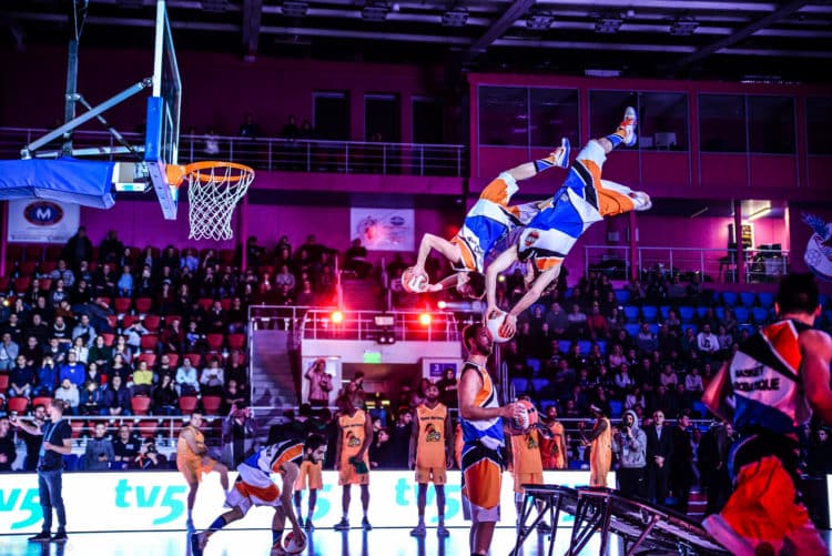 Barjots dunkers best team acrobatic basketball slam dunk show