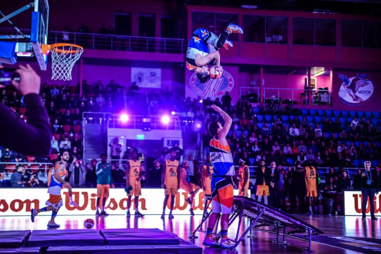 Barjots dunkers best team acrobatic basketball slam dunk show