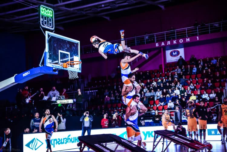 Barjots dunkers best team acrobatic basketball slam dunk show