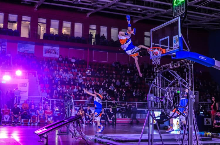 Barjots dunkers best team acrobatic basketball slam dunk show