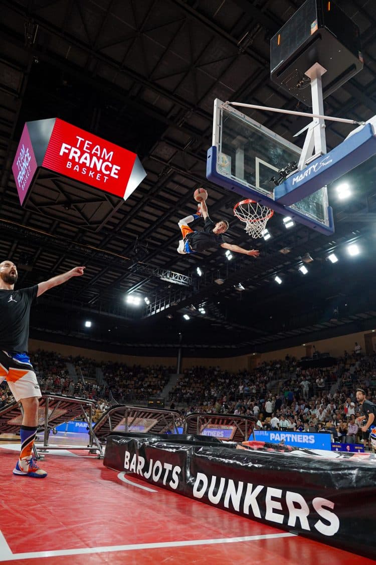 Photo du match de qualification France Hongrie le 4 juillet 2022 au Vendéspace, spectacle Barjots Dunkers