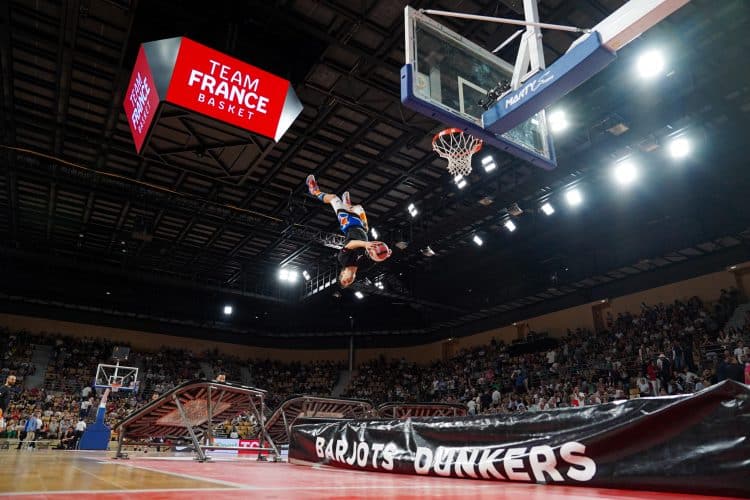 Photo du match de qualification France Hongrie le 4 juillet 2022 au Vendéspace, spectacle Barjots Dunkers