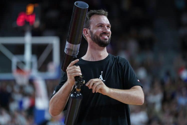 Photo du match de qualification France Hongrie le 4 juillet 2022 au Vendéspace, spectacle Barjots Dunkers