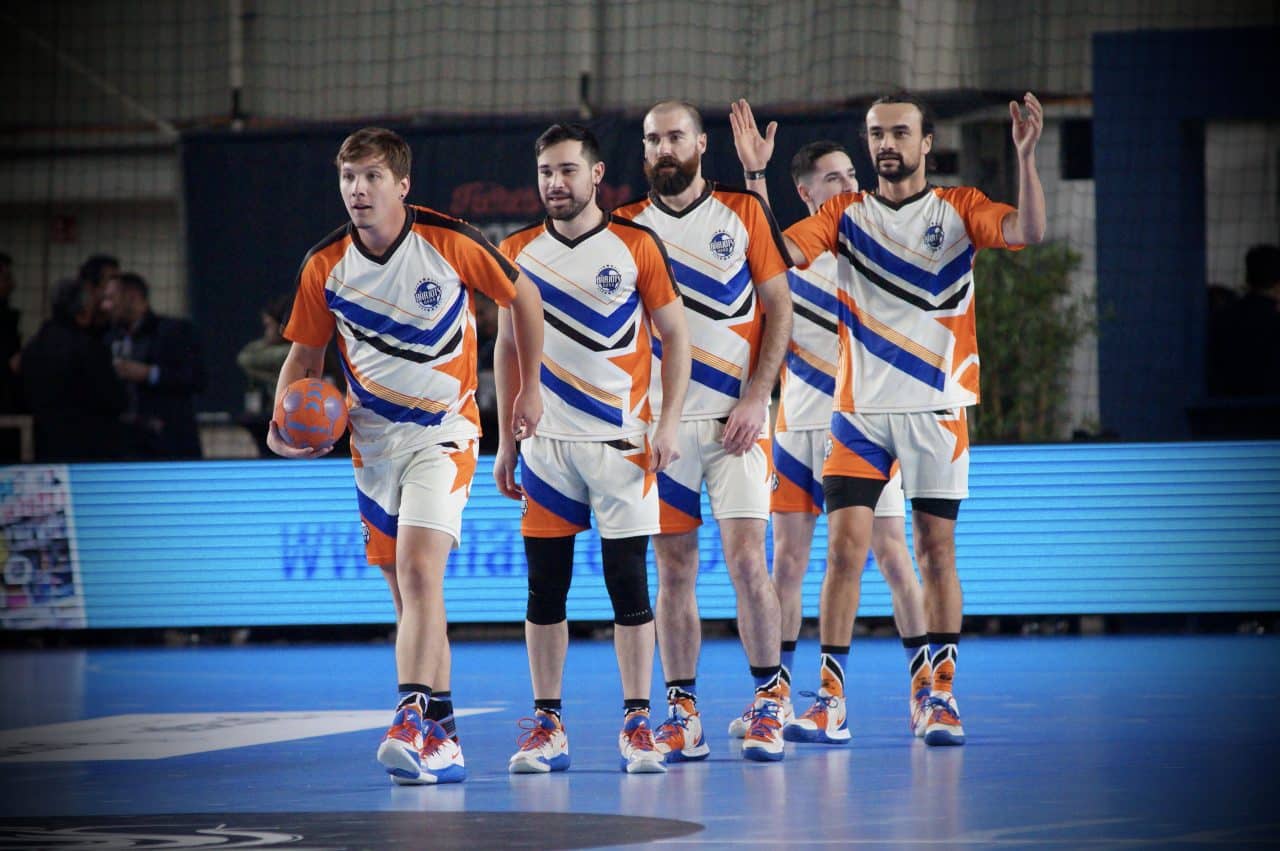 Photo du passage des Barjots Dunkers lors du match de handball féminin des Neptunes de Nantes face à Paris 92