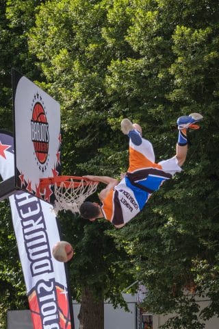 Photo de dunk en extérieur
