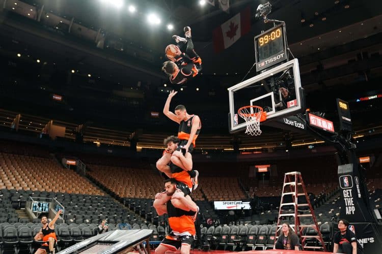 NBA Game Toronto raptors - impressive slam dunk show