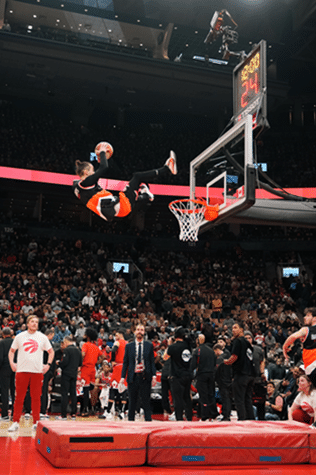 NBA Game Toronto Raptors - salto smash - entertaitment - barjots dunkers - 2